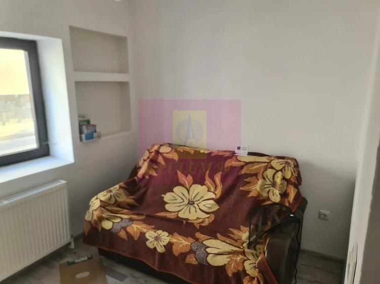 Casă cu 2 camere cu Teren 4 Mp în Azuga