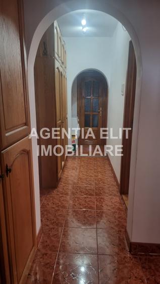 Apartament cu 4 camere decomandat în Central