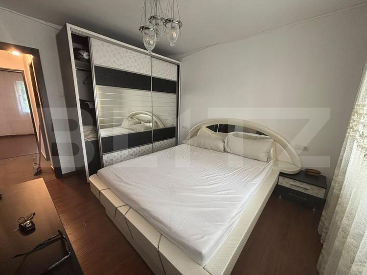 Apartament cu 3 camere decomandat, mobilat în Micro 11