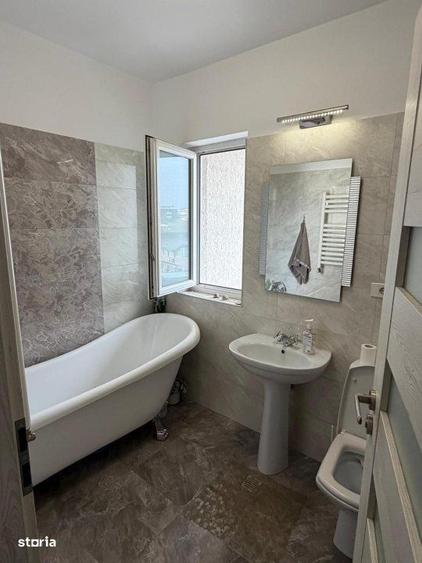Apartament cu 3 camere decomandat în Văcăresti
