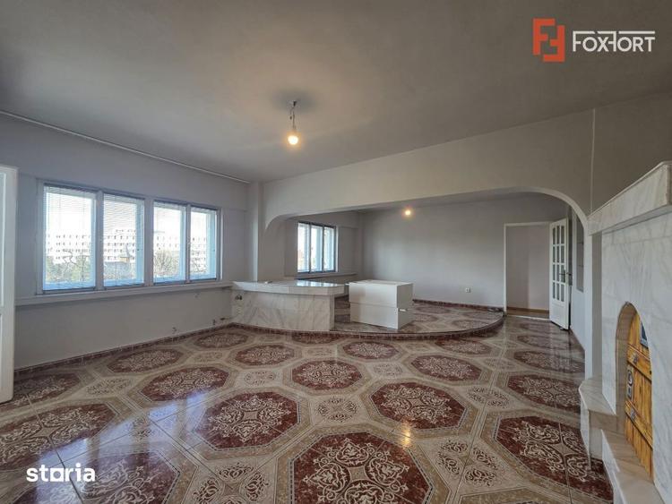 Apartament cu 4 camere decomandat în Intim