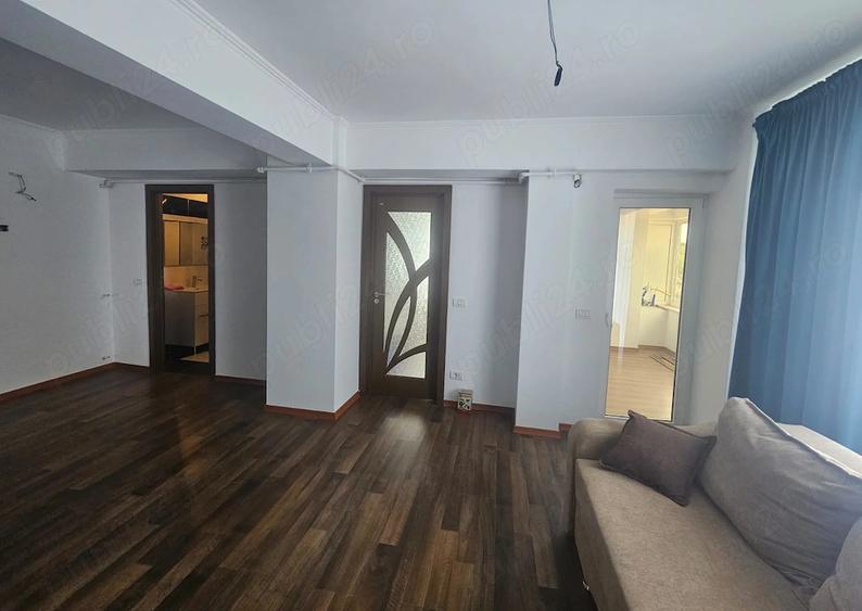 Apartament cu 3 camere decomandat în CFR