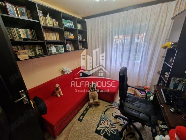 Apartament cu 3 camere semidecomandat în Govândari