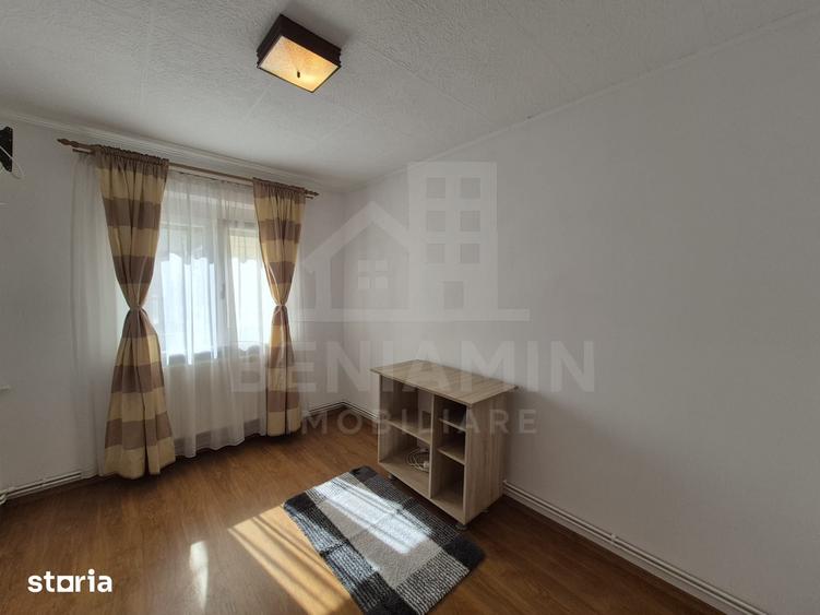 Apartament cu 3 camere semidecomandat în Craiovița Nouă