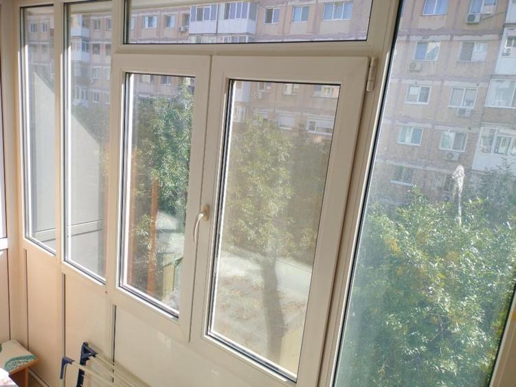 Apartament cu 3 camere decomandat în Drumul Taberei