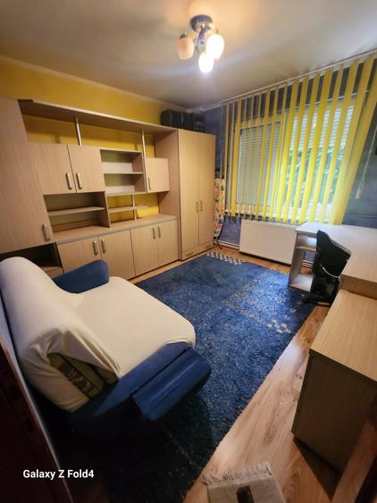 Apartament cu 3 camere decomandat în Tudor