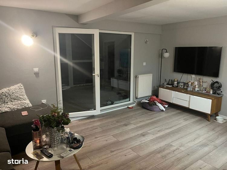 Casă cu 4 camere în Teiu