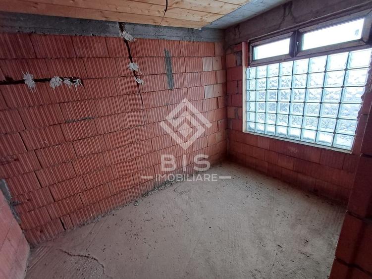 Casă individuală cu 5 camere cu Canalizare în Exterior Sud