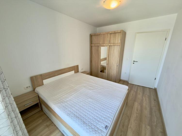 Apartament cu 2 camere decomandat, mobilat în Tractorul