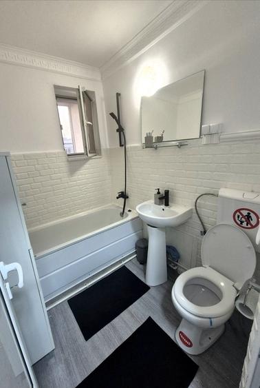 Apartament cu 2 camere semidecomandat în Podu Roș