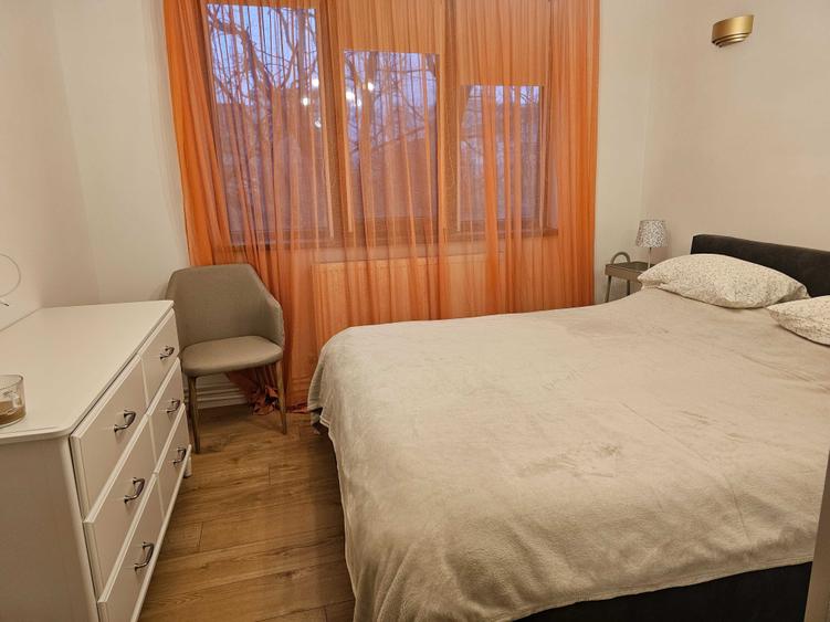 Apartament cu 3 camere semidecomandat în Central