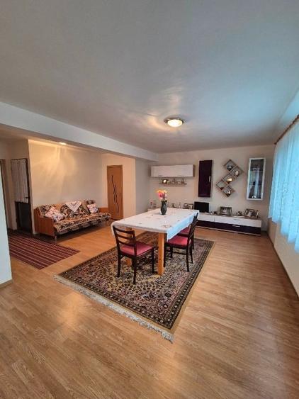 Casă individuală cu 4 camere cu Teren 1718 Mp în Siretu (Săucești)