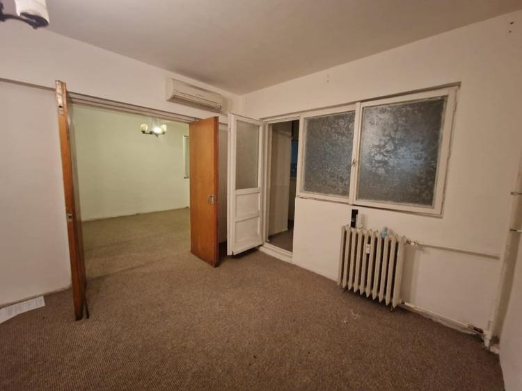 Apartament cu 4 camere decomandat în Obor