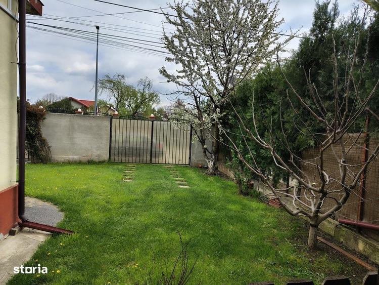 Casă cu 3 camere cu Canalizare în Central