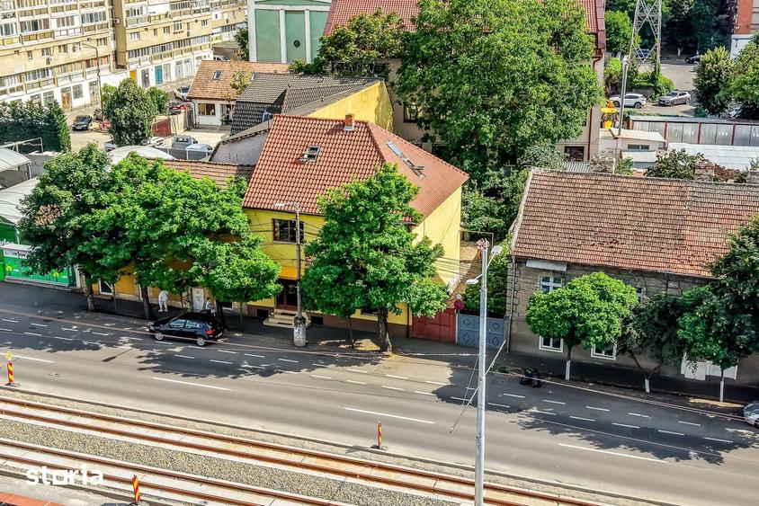 Casă cu 10 camere cu Teren 457 Mp în Central