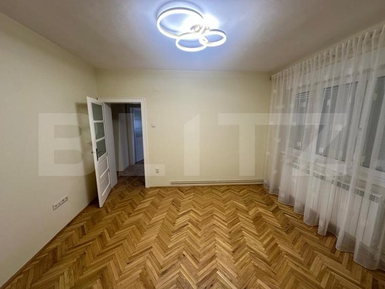 Apartament cu 4 camere decomandat în Titulescu