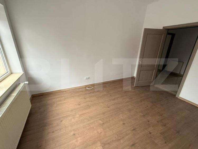 Spatiu central, 3 incaperi, 65 mp, prima închiriere  – 21 Decembrie - 8