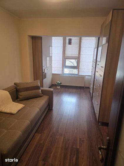 Apartament cu 3 camere decomandat, mobilat în Central