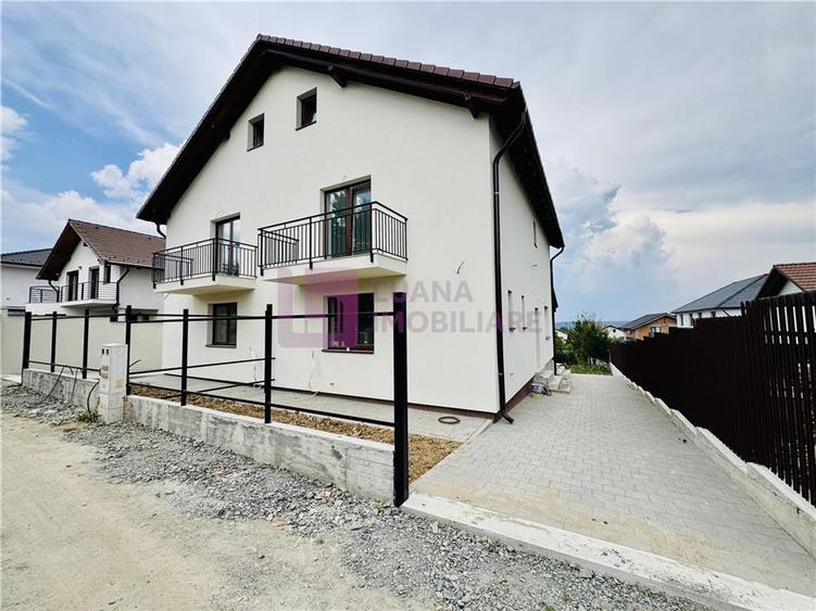 Duplex cu 4 camere cu Canalizare în Central