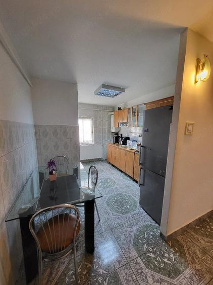Apartament cu 4 camere decomandat în Central