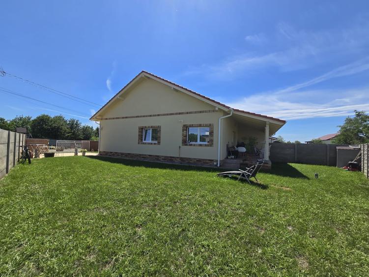 Duplex cu 3 camere cu Teren 300 Mp în Bucovăț (Remetea Mare)