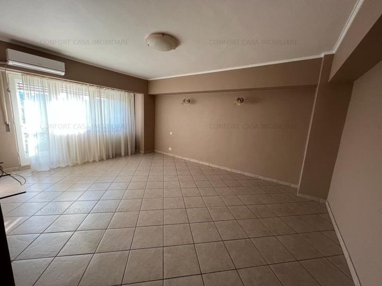 Apartament cu 3 camere decomandat în Unirii