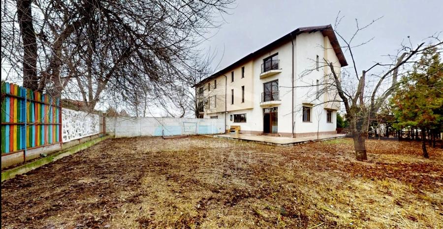 Casă individuală cu 6 camere cu Canalizare în Nord-Est