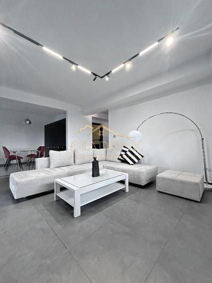 Apartament cu 3 camere decomandat în Băneasa