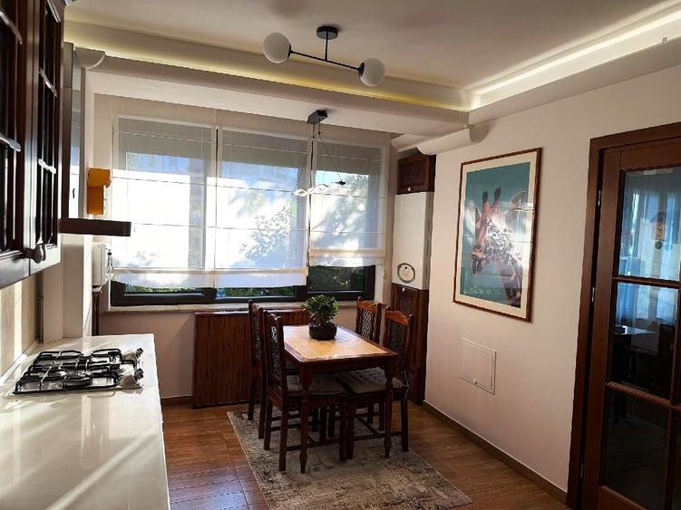 Apartament cu 3 camere decomandat, mobilat în Barbu Văcărescu
