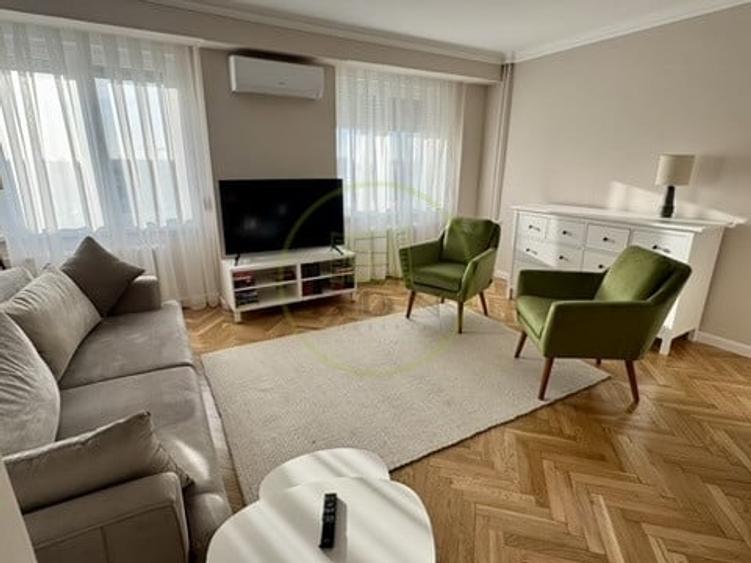 Apartament cu 4 camere decomandat, mobilat în Central