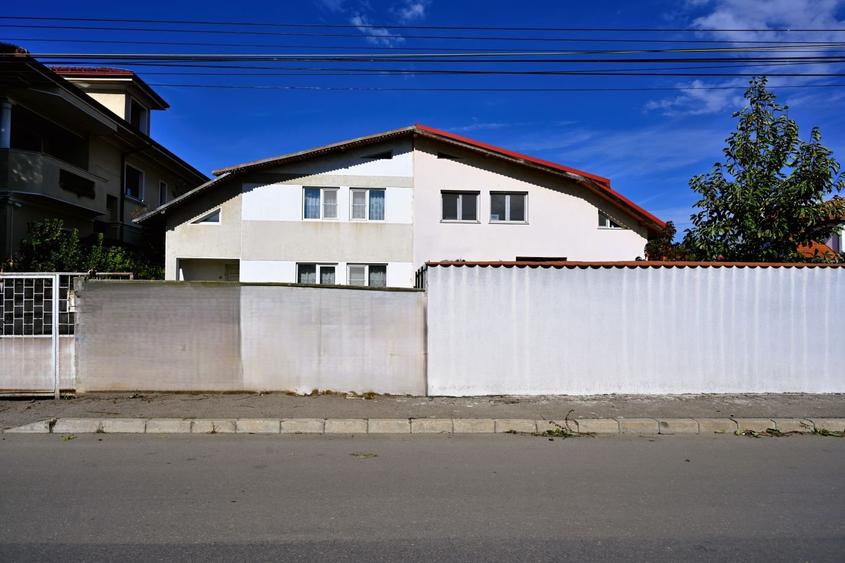 Casă individuală cu 6 camere cu Teren 586 Mp în Mogoșoaia