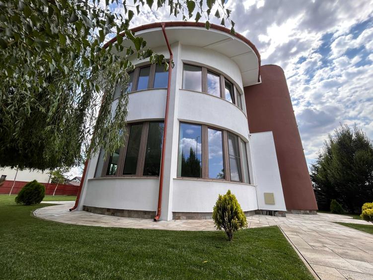 Casă cu 4 camere în Preajba