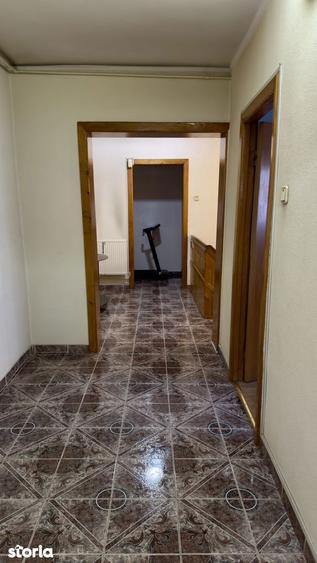 Apartament cu 5 camere decomandat, mobilat în Militari