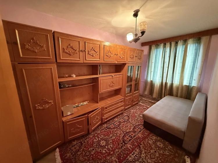 Apartament cu 3 camere semidecomandat în 23 August