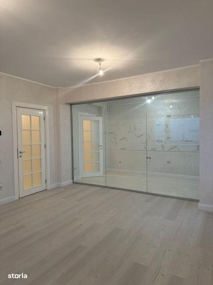 Apartament cu 7 camere decomandat în Breazu