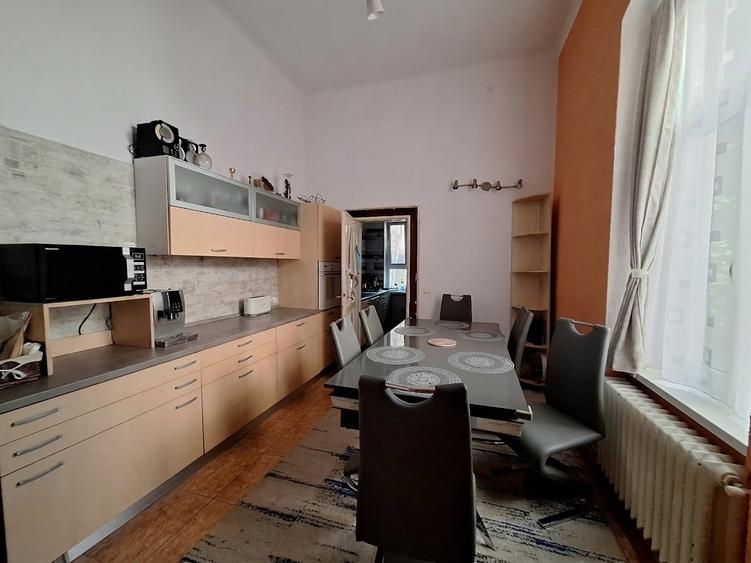 Apartament cu 4 camere circular, mobilat în P-ța Maria
