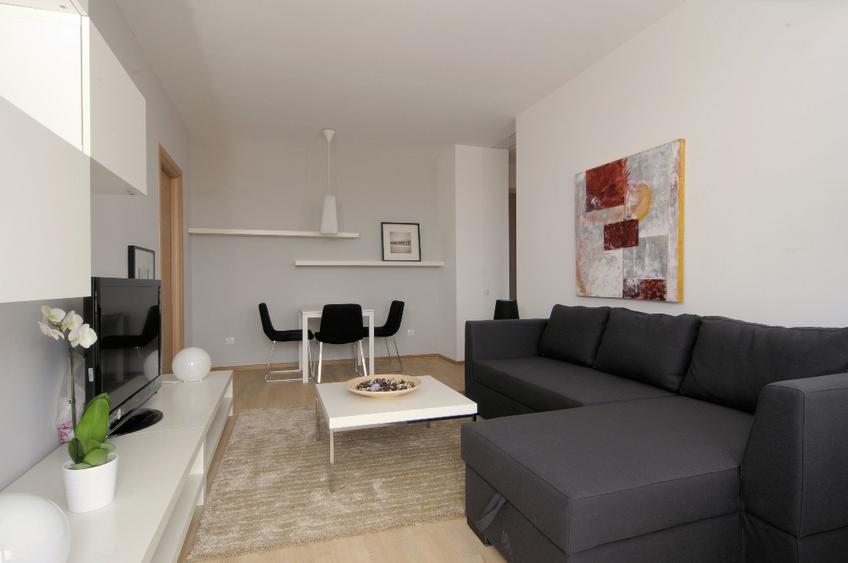 Apartament cu 2 camere semidecomandat, mobilat în Băneasa
