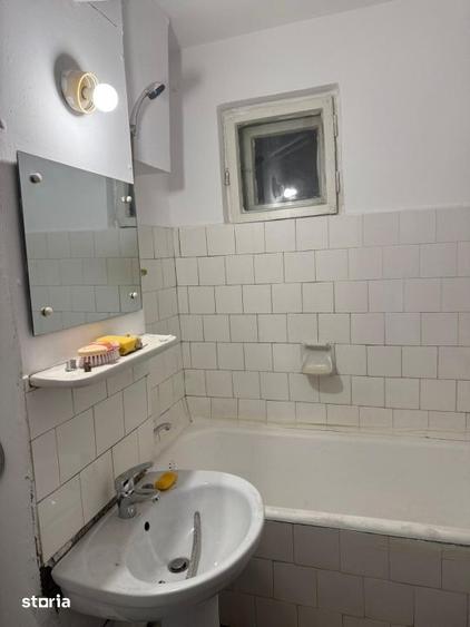 Apartament cu 3 camere decomandat în Calea București