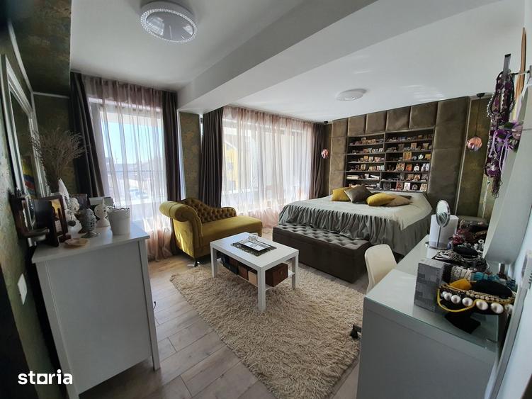 Casă cu 9 camere cu Teren 622 Mp în Sud