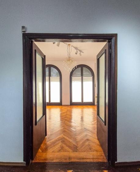 Apartament cu 5 camere în Dorobanți