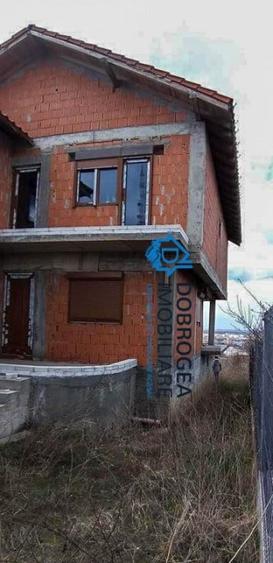 Casă individuală cu 4 camere cu Teren 600 Mp în Peco