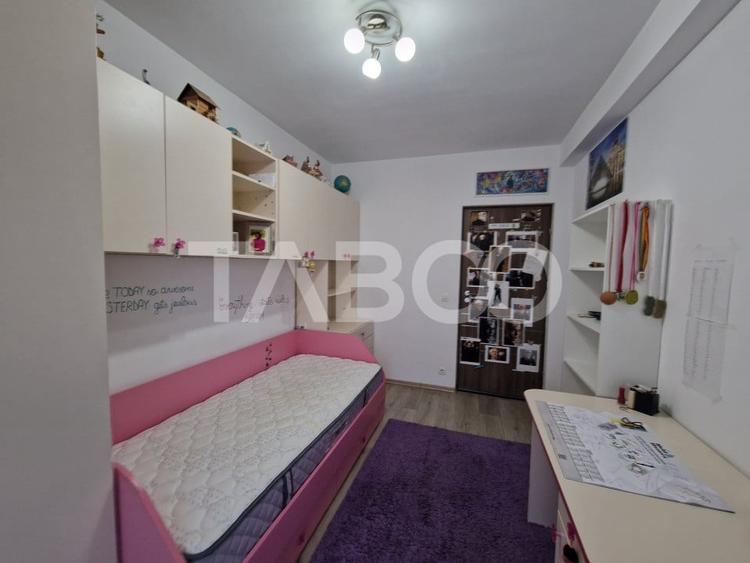 Apartament cu 3 camere decomandat, mobilat în Turnișor