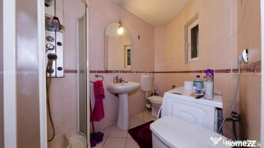 Casă cu 5 camere cu Teren 199 Mp în Roșu