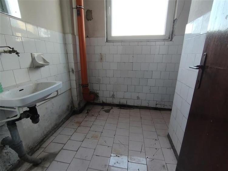Spațiu industrial, de 800 mp, în Vest