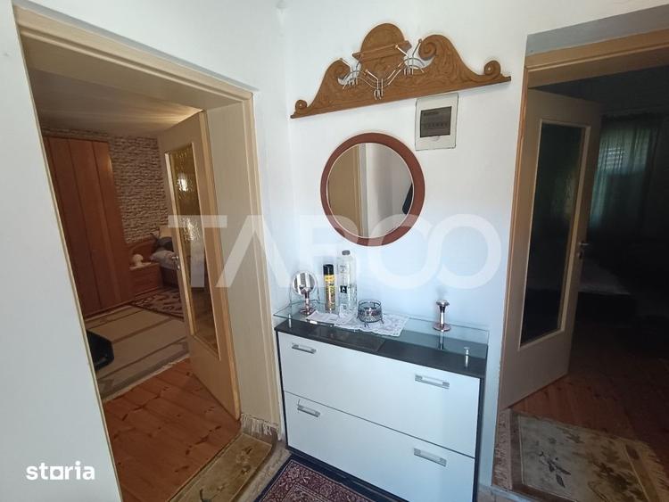 Casă cu 4 camere cu Teren 300 Mp în Roșia