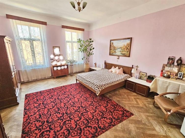 Apartament cu 6 camere decomandat în Centrul Istoric