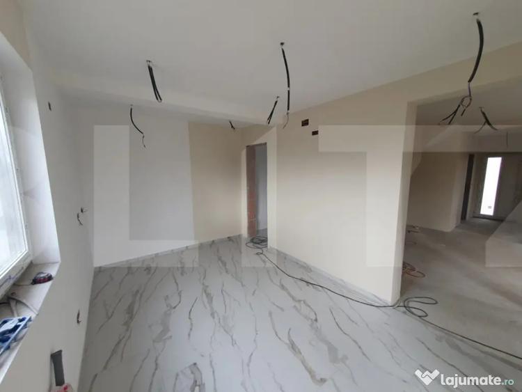 Casă cu 5 camere cu Teren 410 Mp în Urseni