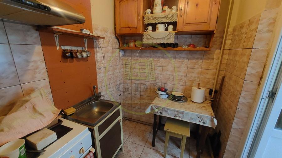 Apartament cu 2 camere semidecomandat, mobilat în Craiovița Nouă