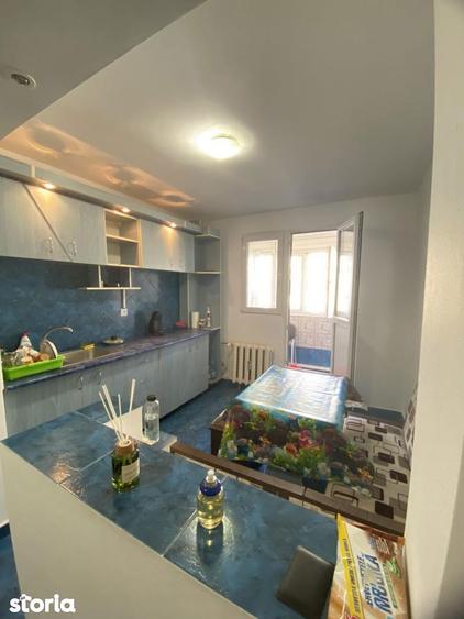 Apartament cu 3 camere în Tudor Vladimirescu