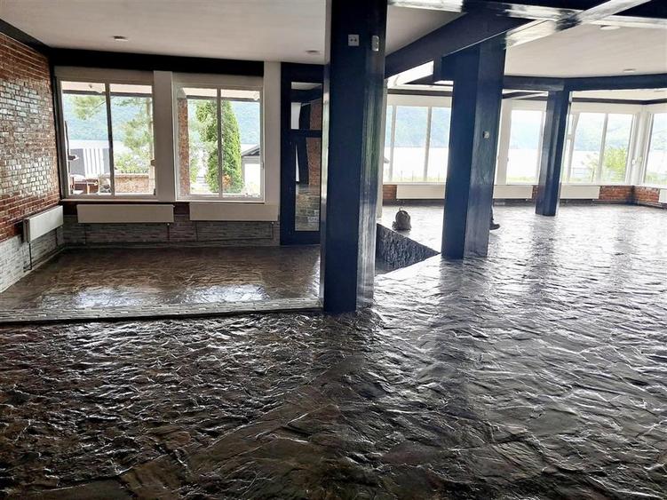 Hotel/Pensiune, de 713.94000244141 mp, în Eșelnița